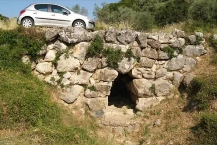 3000 lat i ani kropli cementu: w Grecji nadal działa najstarszy most w Europie