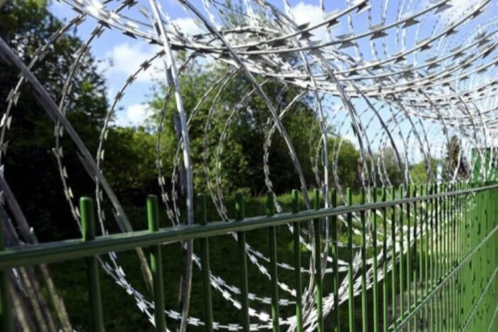 Finland Shows New Fence at the Border with Russia