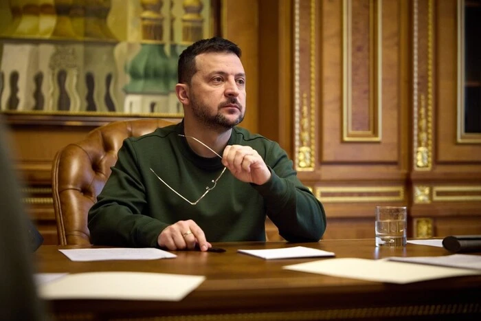 Rosja aktywizowała szturmy w cieniu masowego ataku – Zełenski
