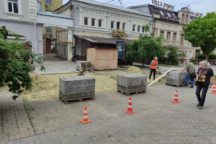 Sumy gibt 200.000 aus für den Bürgersteig, während die Stadt bombardiert wird