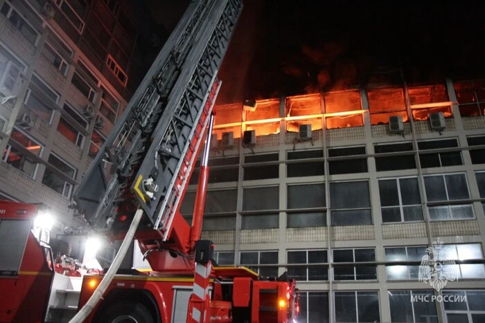 In Sankt Petersburg ist eine Fabrik in Flammen aufgegangen, die Mikrochips herstellt
