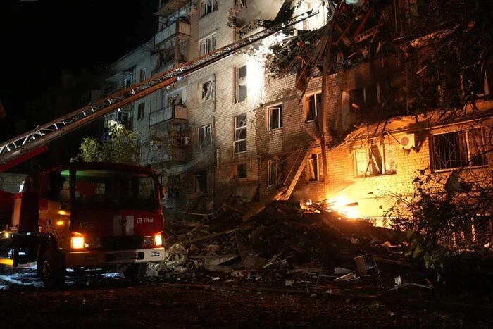 РФ вдарила по п'ятиповерхівці у Миколаєві: є загиблий та постраждалі