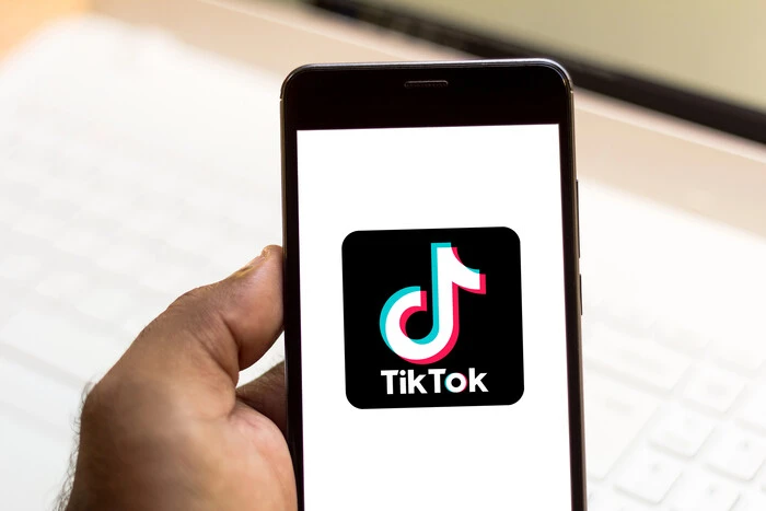TikTok wzmacnia walkę z dezinformacją przed wyborami w Rumunii