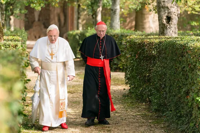 Śmierć Papieża Rzymskiego wywołała niespodziewane zainteresowanie dwoma filmami
