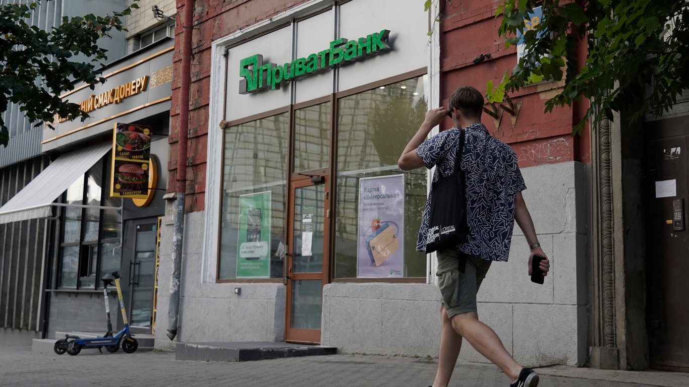 Dollar und Euro bei PrivatBank - wie viel Währung kann man kaufen